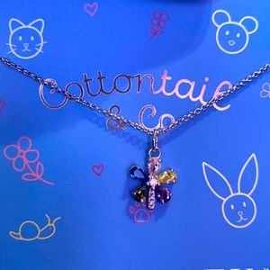 Gorgeous array of peridot flower necklace!